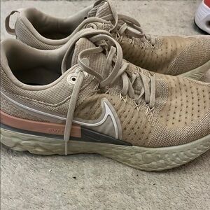 Nike Tan Athletic Shoes with Breathable Mesh and Cushioned Midsole